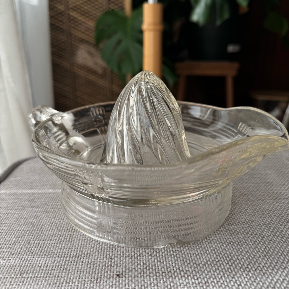 Clear‎ Glass Citrus Juicer